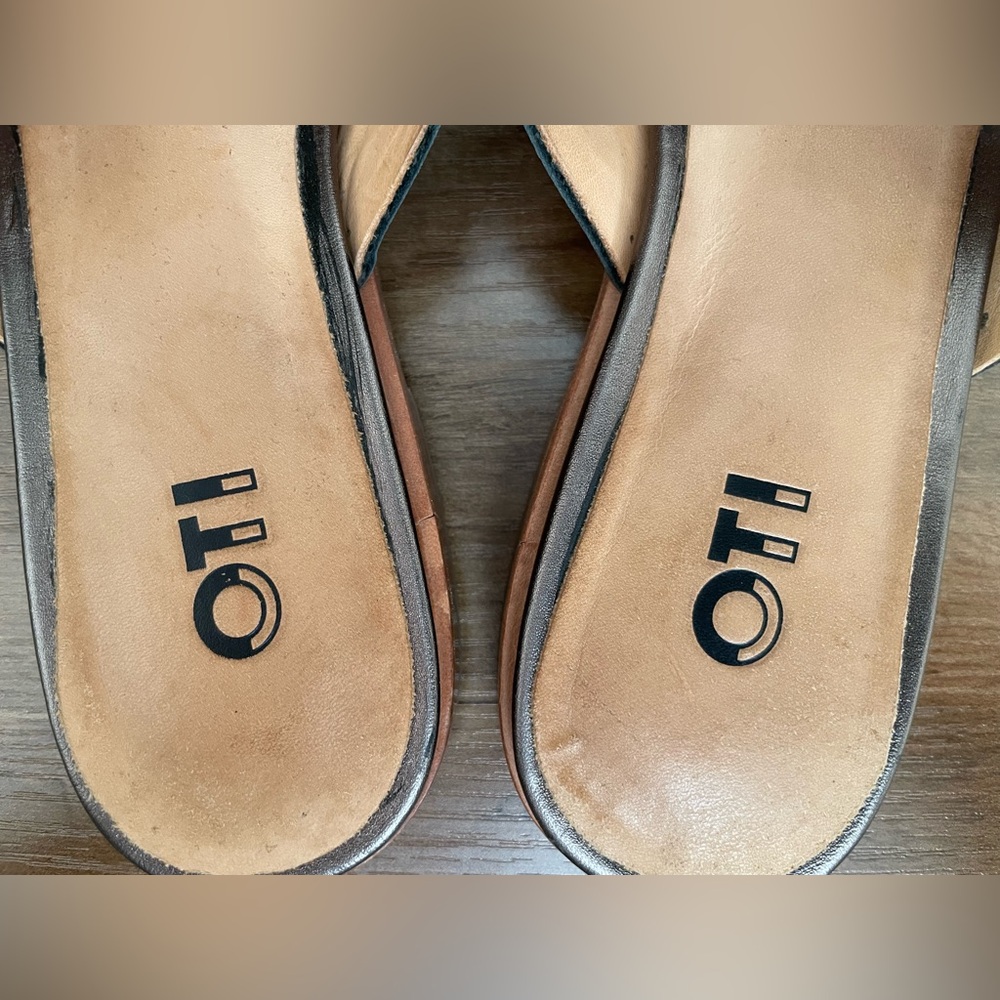 OTI Leather Slide Sandals Women’s 8 (Approx) Metallic Crisscross - Picture 7 of 8